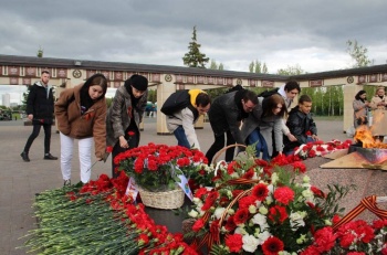 Профсоюзная молодежь возложила цветы к Вечному огню в честь Дня Победы
